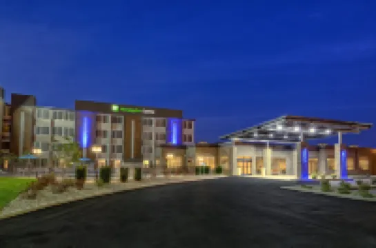 Holiday Inn Express LOUISVILLE AIRPORT EXPO CENTER by IHG โรงแรมใน