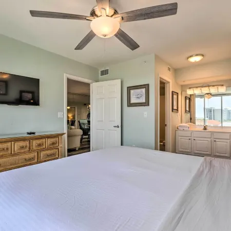 High-Rise Destin Condo w/ Balcony + Pool View