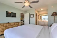 High-Rise Destin Condo w/ Balcony + Pool View - Condos