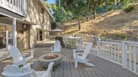 Hidden Oaks Farmhouse by AvantStay Hot Tub Deck