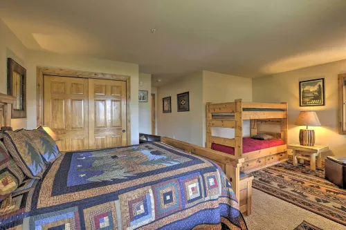 7 Mi to Copper Mtn: Condo w/ Deck & Stunning Views - Swimmingpools