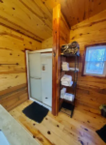 Charming 2 bedroom cabin on a beautiful private lake.