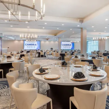 Cambria Hotel Waco University Riverfront