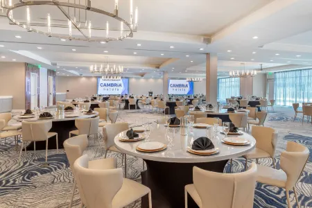 Cambria Hotel Waco University Riverfront