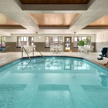 Country Inn & Suites by Radisson, St. Cloud West, MN