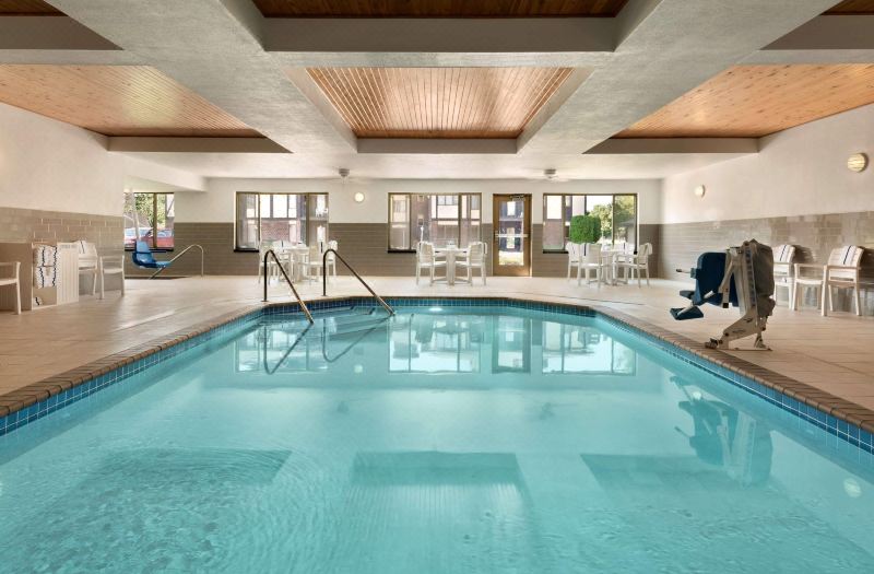 Country Inn & Suites by Radisson, St. Cloud West, MN photo 2