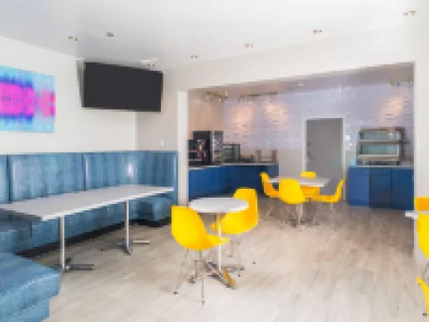 สตูดิโอ แซด, แอน แอสเซนด์ คอลเลกชั่น โฮเทล โรงแรมในSaint Robert