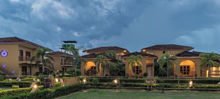 Munal and Mayur Resort - Wellness Retreat Pvt Ltd Hotels in Chitawanin piirikunta