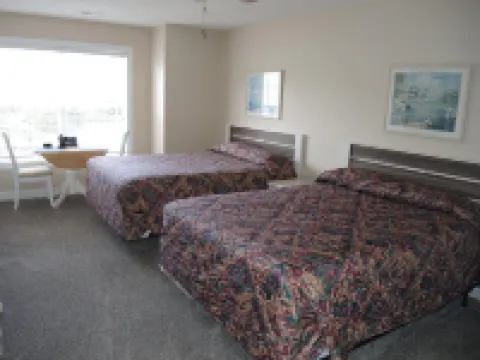 Pool View Unit 1509 at Brunswick Plantation Feature 27 Hole Golf Course Onsite by Redawning Hotels in Calabash
