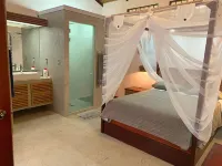 Uva Blue Villas - Pool House - AC, 3 bedrooms, 7 guests, Indoor pool with spill Hotels in 