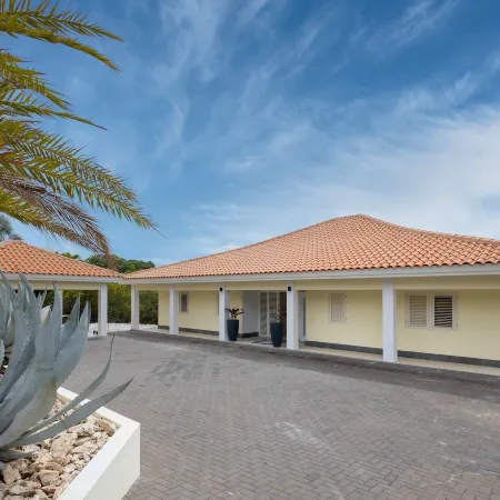 Villa Azure Vista 6BR Luxury Stay w 2 Pools