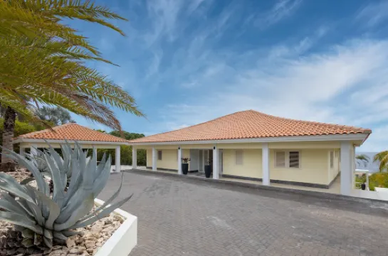 Villa Azure Vista 6BR Luxury Stay w 2 Pools