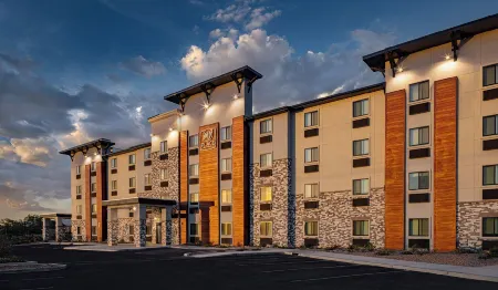 My Place Hotel-Phoenix East Mesa AZ Отели рядом с достопримечательностью «Суперстишен Гейтуэй Запад»