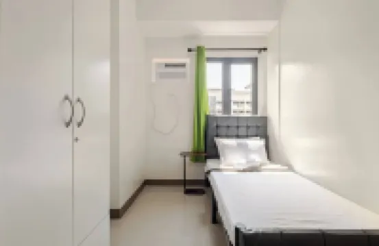 Near SM BF & Shopwise Slex Accessible 2BR for 4