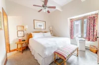 Aspen Downtown 2BR Ski Condo w/ Fireplace - CD 17