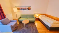 NewLivingHome Residenzhotel Hamburg - Pool