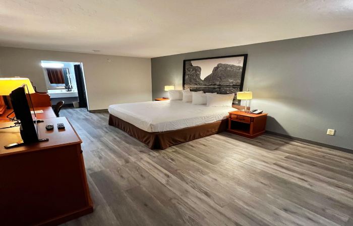 Super 8 by Wyndham Sealy