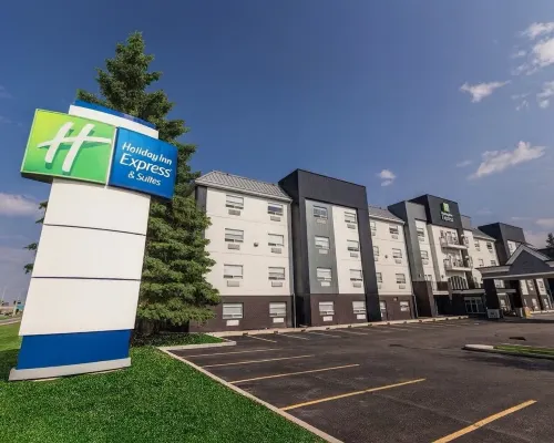 Holiday Inn Express & Suites CALGARY SOUTH-MACLEOD TRAIL S by IHG Отели рядом с достопримечательностью «Железнодорожная станция Heritage C Train»