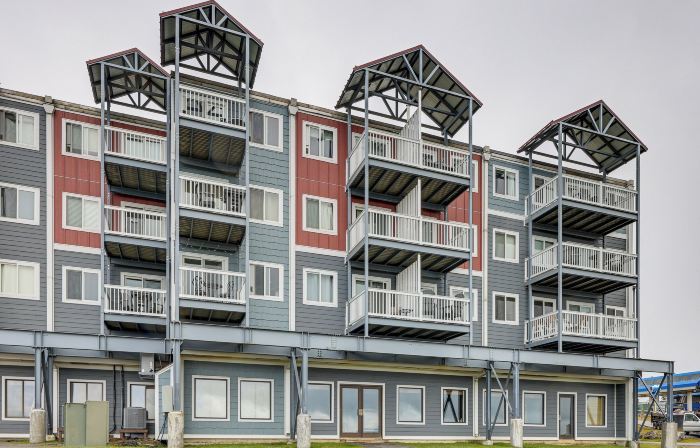 Snowshoe Condo w/ Mtn Views, Walk to Ski Lift