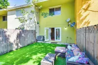 5 Mi to Hard Rock Stadium! Townhome w/ Games - Bungalows