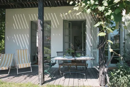 Turmvilla Ground Floor: Terrace with Pergola, Wood-Burning Stove and Water Access