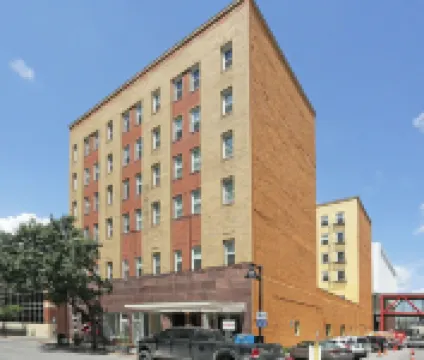 Midcentury Unit Downtown Des Moines near Wells Fargo