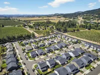 Spacious 4Br Wine Country Home, Backyard, Fireplace, Family-Friendly Hotels in Newberg