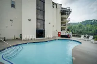 Steps to Eats & Shops! Stylish Gatlinburg Condo