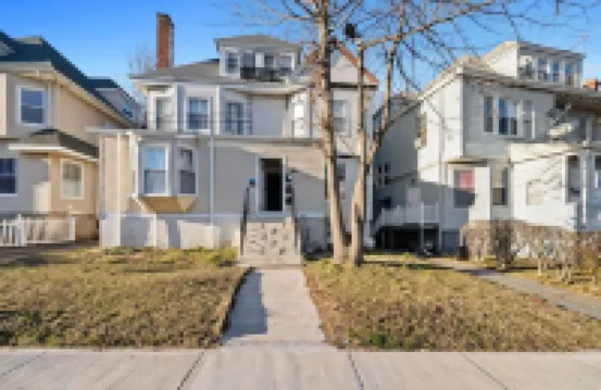 Modern 2BR Near NYC With Free Parking Workspace