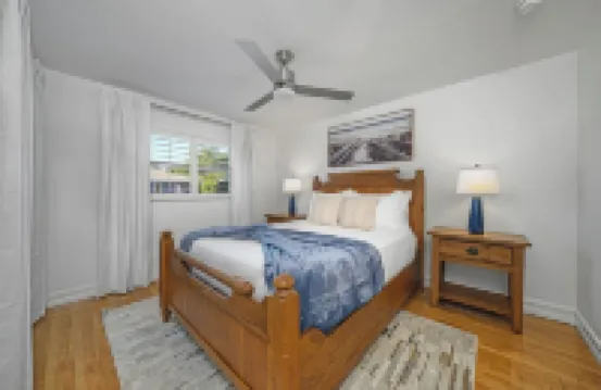 Downtown Naples Retreat - Walk to 5th Ave & Beach