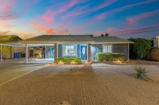 10 Mins to Spring Training• Heated Pool & Spa • Gameroom • Fully Stocked Kitchen