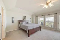 Bay-View la Porte Home Rental Steps to Beach! - Parkering