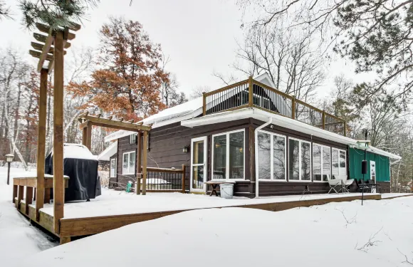 徒步、釣魚及划船：佈雷納德湖濱之家！