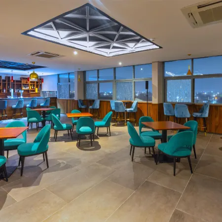 Alisa Hotel Tema