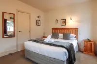 The Grand Hotel & Bar - Akaroa