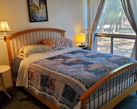 Tiny, Quiet, 2nd-Story, Private Condo with No TV Hotels in Angel Fire
