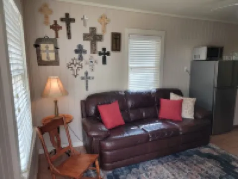 Carriage House - Historical District One Block off High Street Hotels in Comfort