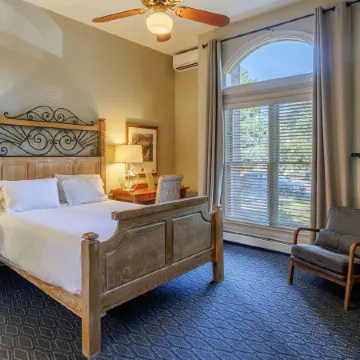 The Bradley Boulder Inn