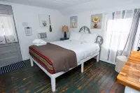 Bar Harbor Cottages & Suites - Tiny houses