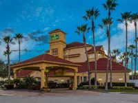 La Quinta Inn & Suites by Wyndham Orlando Airport North Hotels near Orlando Intl. Airport