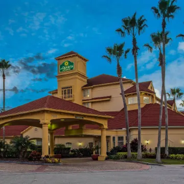 La Quinta Inn & Suites by Wyndham Orlando Airport North