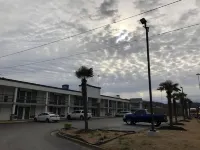 Quality Inn - parking