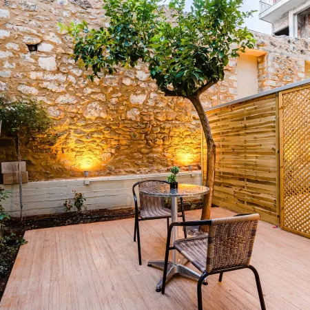 Uncover Kalamata's Hidden Gem - Cosy City Nest