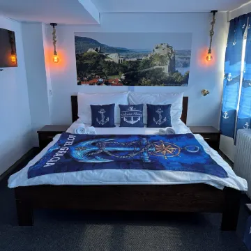 Botel Gracia Hoteles cerca de J. N. Hummel