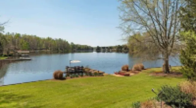 Lake Days Getaway - Lakeside Family Escape Near Hillsborough
