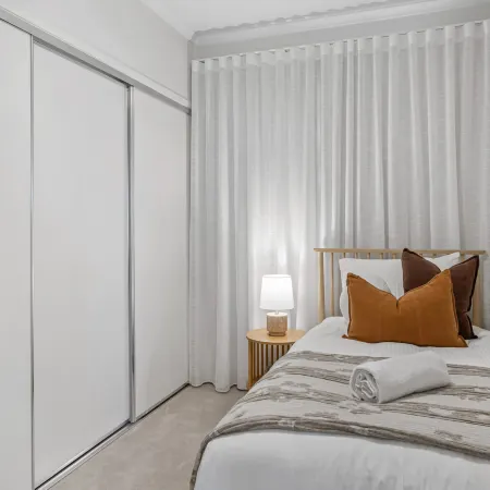 Stylish 3-Bed Apartment in Coastal Redcliffe