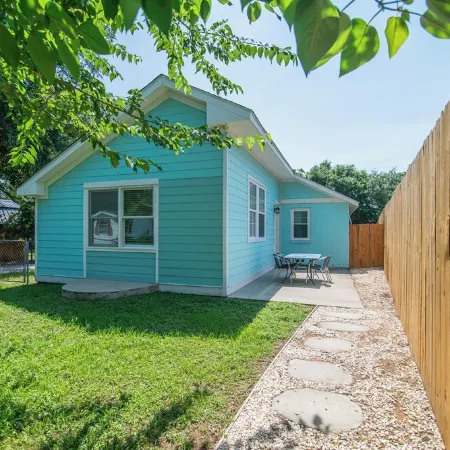 Sleeps 10 peaceful bungalow in Pawleys Island just minutes from the BEACH!