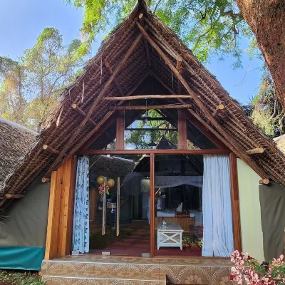 The giraffes cottages restaurant and bar Hotels near Oloolua Nature Trail
