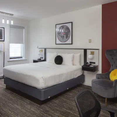 澤西市華美達飯店 自由州立公園附近的飯店