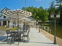 Stone Studio Lakefront Pool Access Hotéis em Flat Rock